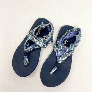 Skechers yoga foam Women's Blue and Purple Sandals